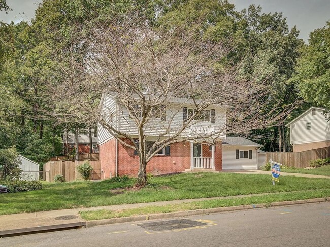 Building Photo - 6812 Landor Ln