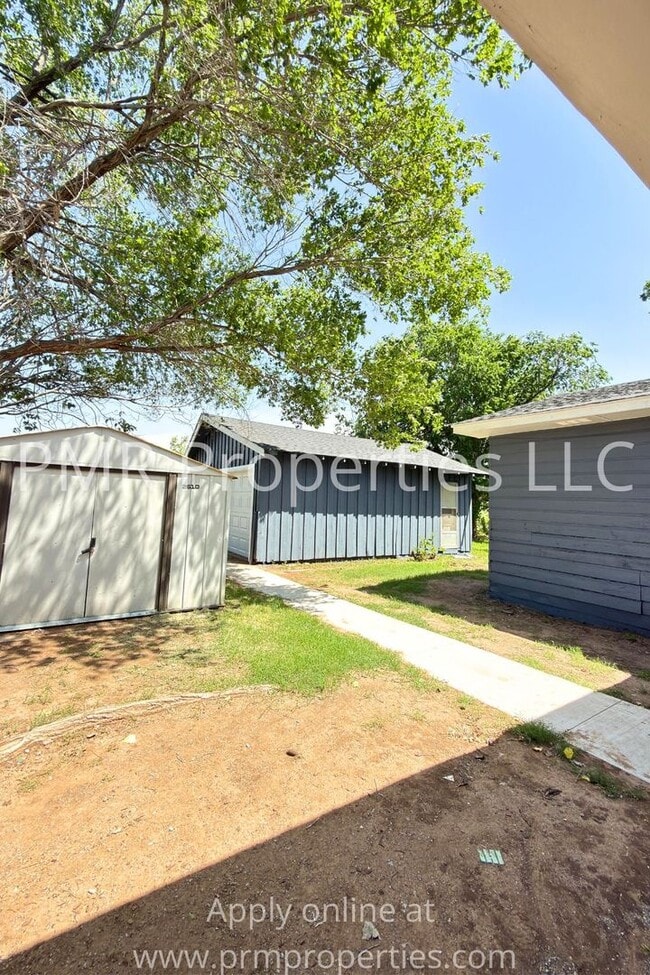 Building Photo - 4 Bedrooms / 2.5 Bathrooms House