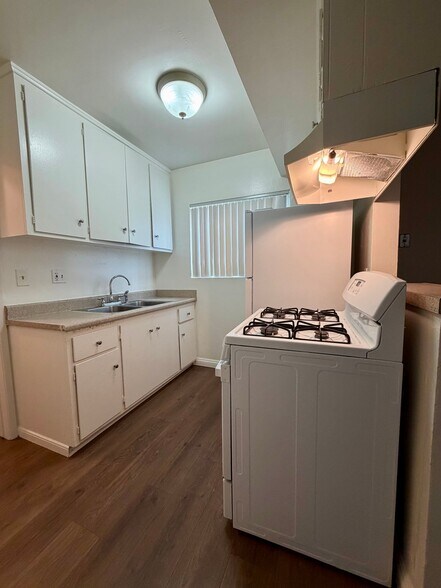 Building Photo - 12414 Dunrobin Ave