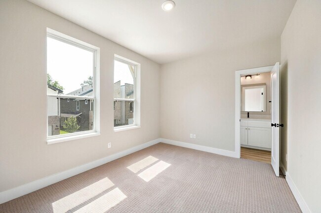 Building Photo - 5831 Francis Oak Ln