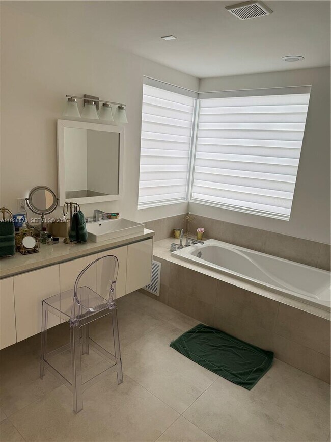 Building Photo - 7547 NW 98th Ave