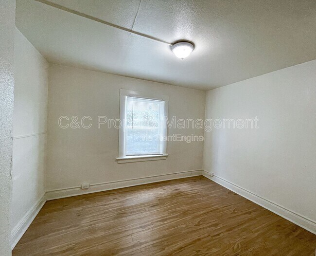 Building Photo - 464 Cortes St