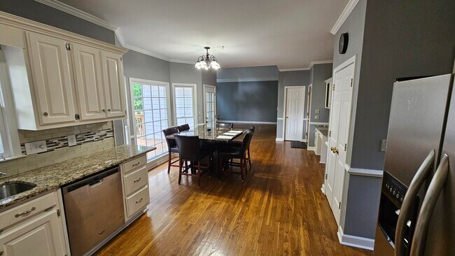 Building Photo - 1381 Providence Dr