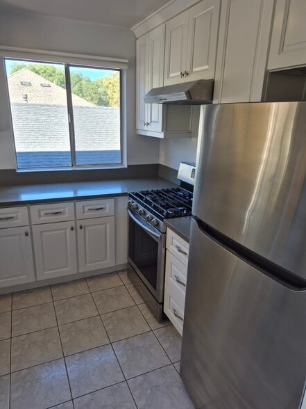 Building Photo - 848 San Pascual Ave