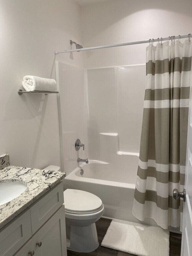 Building Photo - COMING SOON! 4 Bedroom Home. Poplar Masonboro Loop Location, Top schools! Garage