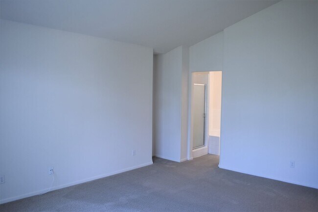 Building Photo - 3 Bedroom Townhome in La Jolla Village
