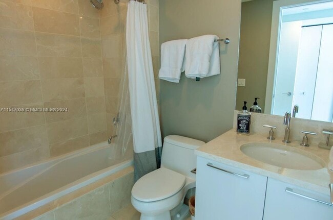 Building Photo - 17001 Collins Ave