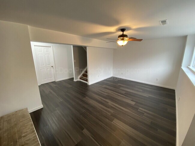 Building Photo - 300 Cross Ridge Ct