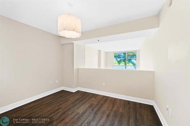 Building Photo - 2641 N Flamingo Rd