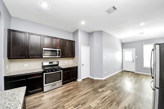 Building Photo - 2335 Spring Hollow Dr