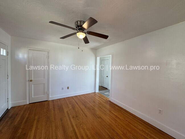 Building Photo - Charming Salem Cape Cod with Loft