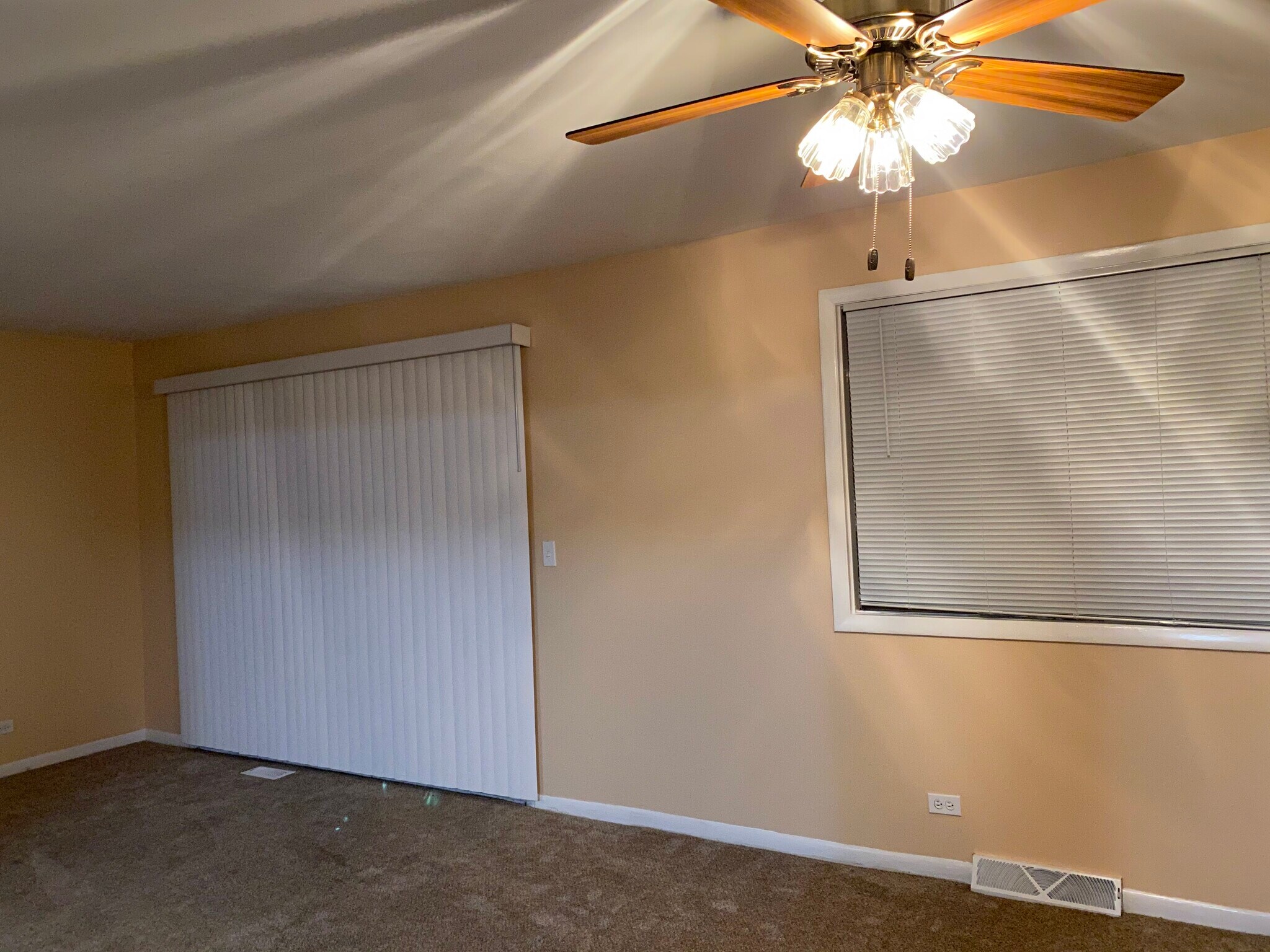 Building Photo - 519 Racine Ln