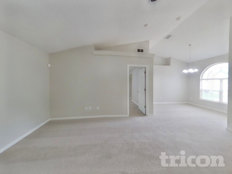 Building Photo - 2750 Archer St