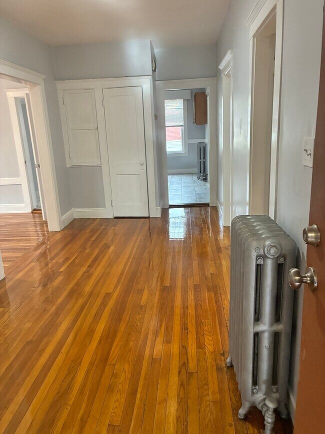 Building Photo - 120 Capen St