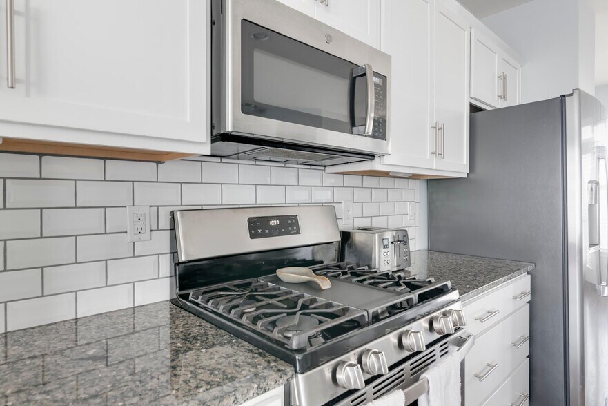 Building Photo - 2272 Perennial Cir