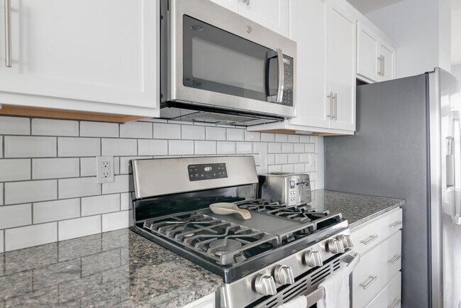 Building Photo - 2272 Perennial Cir