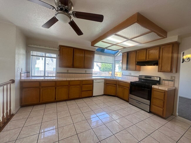 Building Photo - 325 Melbourne Dr