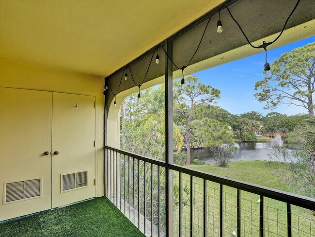 Building Photo - 930 SW 9th St Cir