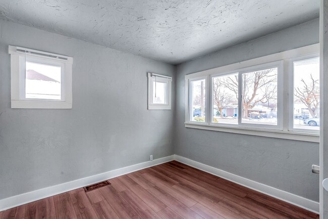 Building Photo - Charming 4 Bed, 2 Bath Home in Ogden, Clos...
