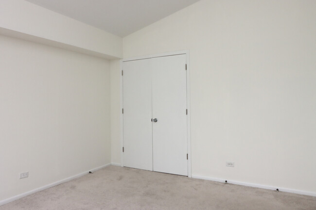 Building Photo - 1735 Chesapeake Ln