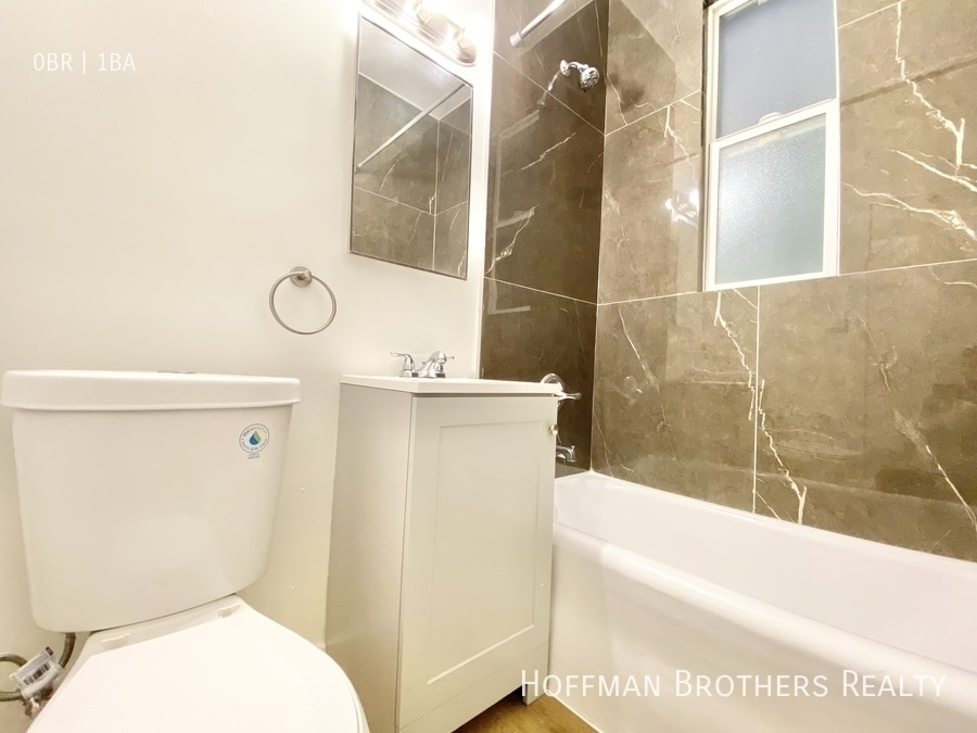 Building Photo - 960 S Oxford Ave