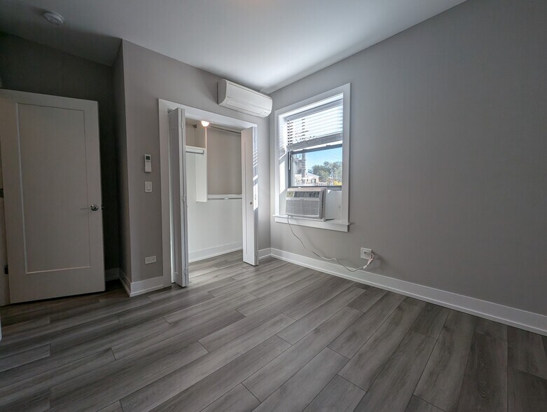 Building Photo - 3902 N Janssen Ave