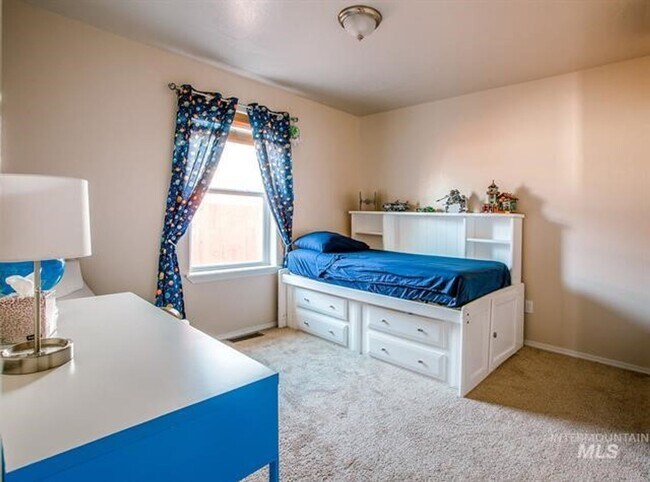 Building Photo - Beautiful 3 bed 2 bath home in the perfect Boise area just off Five Mile Rd and Lake Hazel Rd