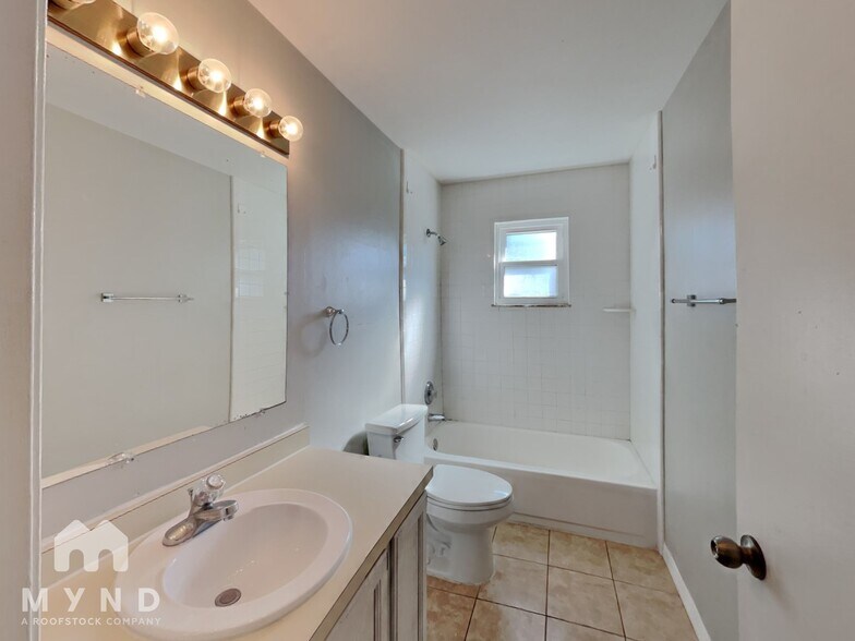 Building Photo - 3833 Landlubber St