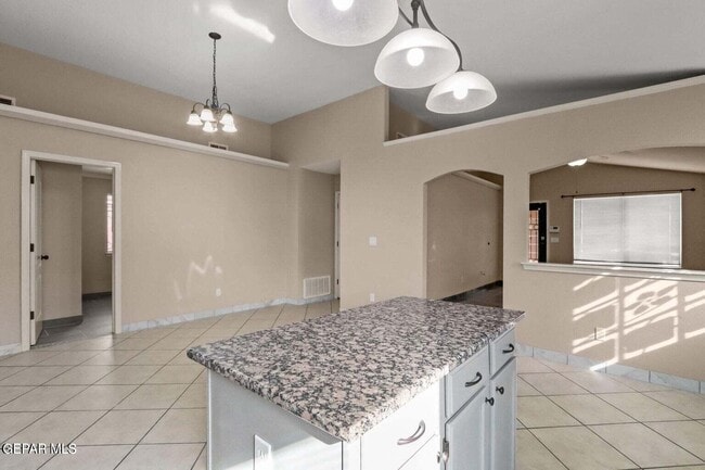Building Photo - 804 Desert Cactus Dr