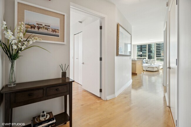 Building Photo - 33 W Ontario St