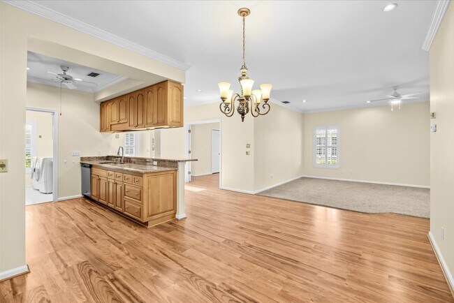 Building Photo - 7362 Pine Creek Way