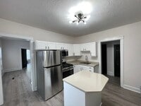 Building Photo - 122-124 E Lloyd