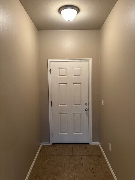 Building Photo - 2813 Sunberry Way