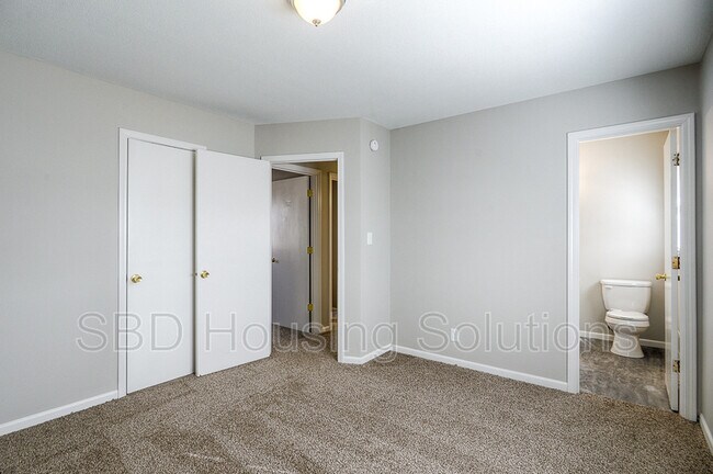 Building Photo - 16531 E Cogan Dr