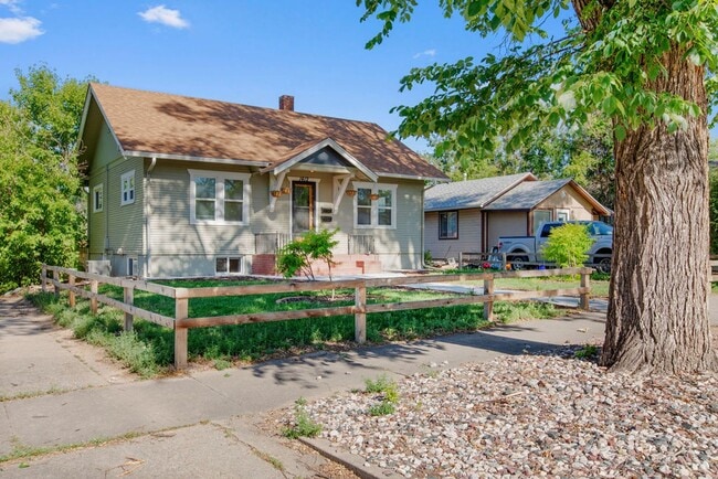 Building Photo - 2 Bedroom 1 Bath Duplex