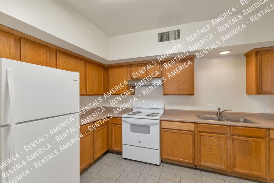 Building Photo - 7051 S 6th Ave