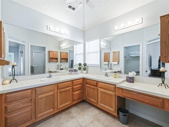 Building Photo - 1103 Chaparral Dr