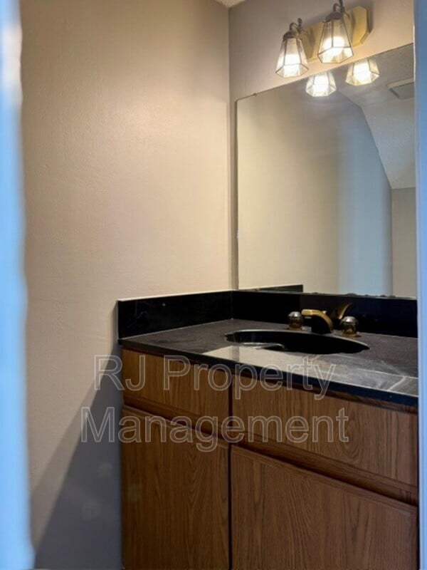 Building Photo - 5996 Parktree Cove