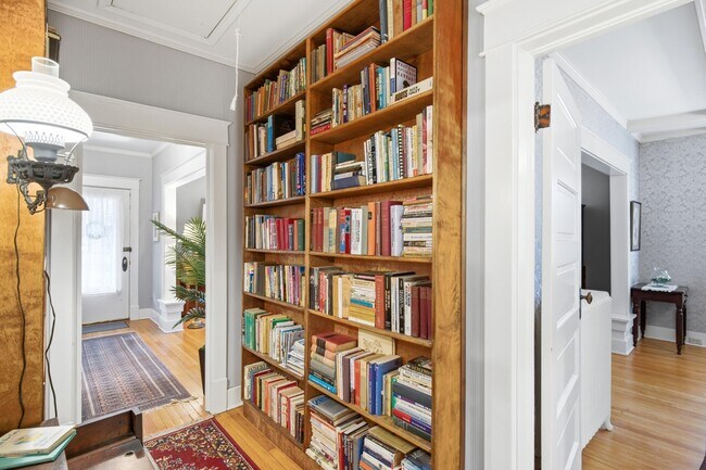 Building Photo - 303 Westwood Ave