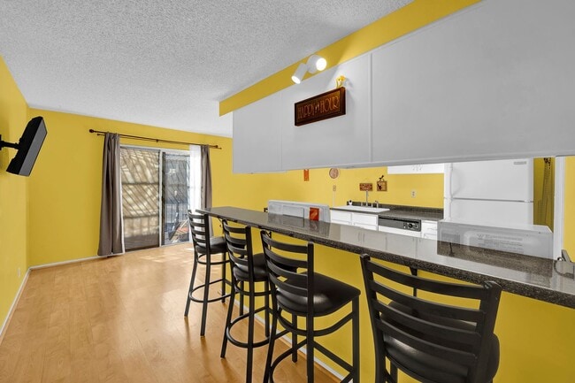 Building Photo - PARTIALLY FURNISHED 3 BEDROOM TOWNHOME NEAR CHINATOWN & STRIP