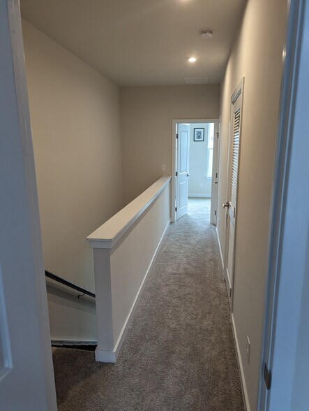 Building Photo - Room in Townhome on Gleason Wy