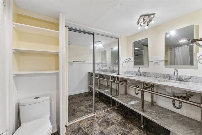 Building Photo - 820 Heights Blvd