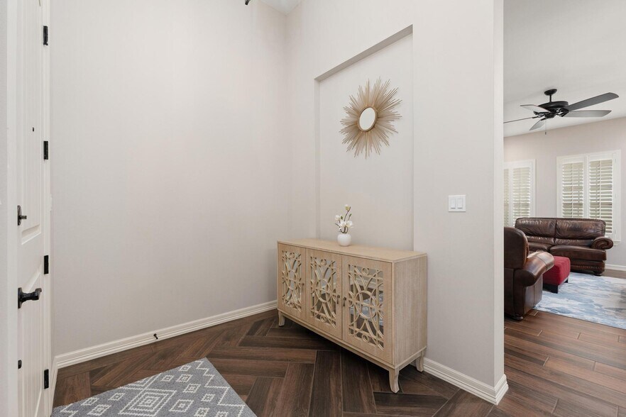Building Photo - 6109 Teak Ave