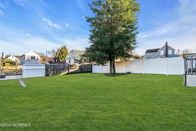 Building Photo - 493 Sairs Ave