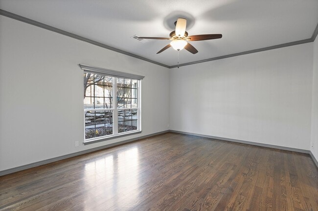 Building Photo - Luxury Living in a Gated Community