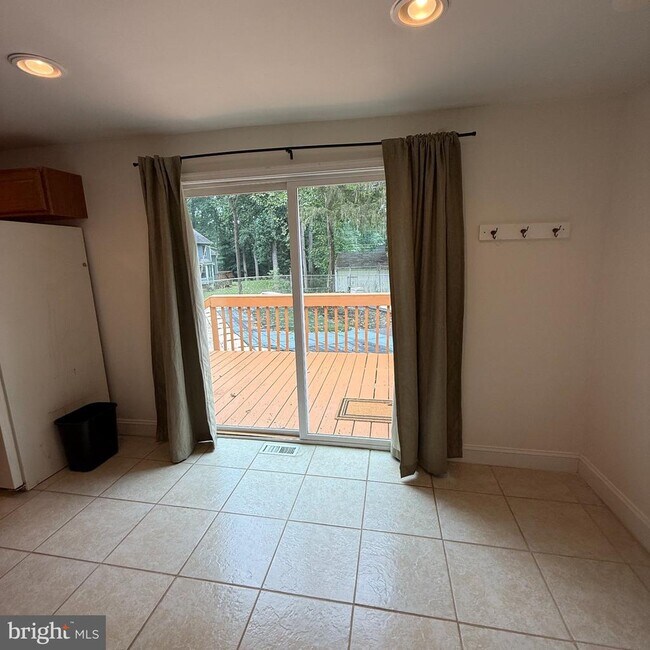 Building Photo - 862 Birch Trail