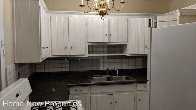 Building Photo - 1360 North Avenue NE