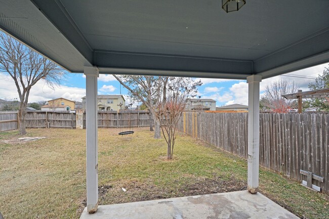 Building Photo - 3261 Swallow Pointe