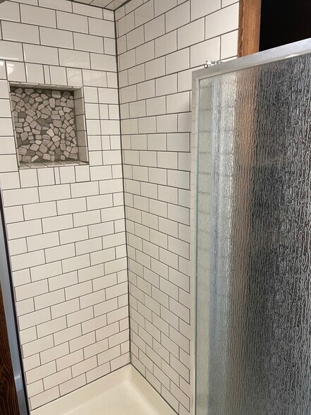 Building Photo - 209 W Barnes Rd