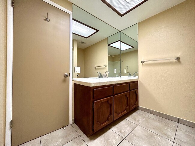 Building Photo - AVAILABLE NOW!!! !! UNFURNISHED 3 Bedroom 2 Bath Pool Home in Desert Hot Springs!